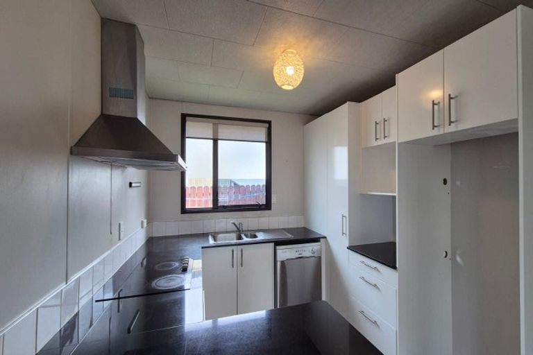 Photo of property in 1/29 Devonshire Road, Unsworth Heights, Auckland, 0632