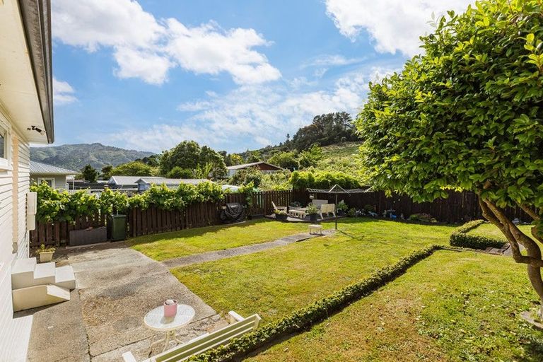 Photo of property in 11 Gardiner Grove, Wainuiomata, Lower Hutt, 5014