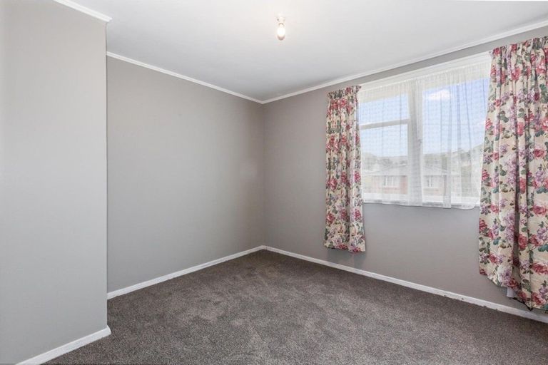 Photo of property in 21 York Place, Cannons Creek, Porirua, 5024