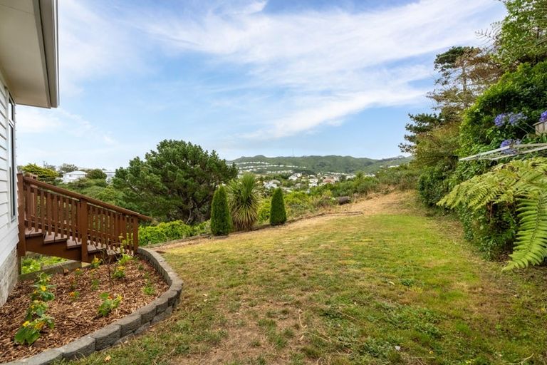 Photo of property in 18 Cresswell Place, Johnsonville, Wellington, 6037