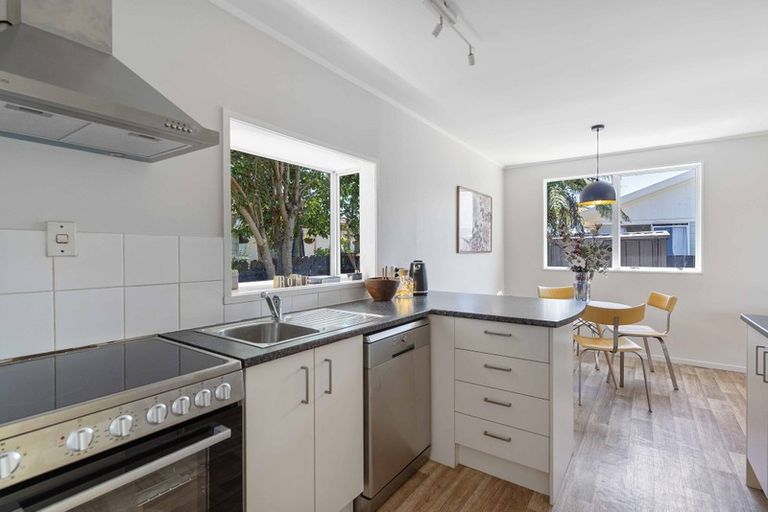 Photo of property in 2/2 Silver Creek Road, Weymouth, Auckland, 2103