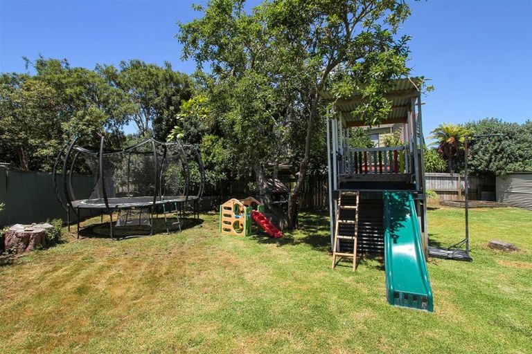 Photo of property in 11 Taihiki Road, Clarks Beach, 2122