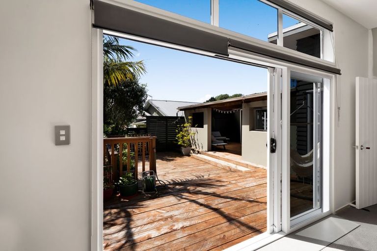 Photo of property in 70 Seaview Road, Marfell, New Plymouth, 4310