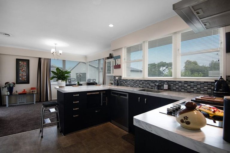 Photo of property in 3 Sutherland Crescent, Westbrook, Palmerston North, 4412