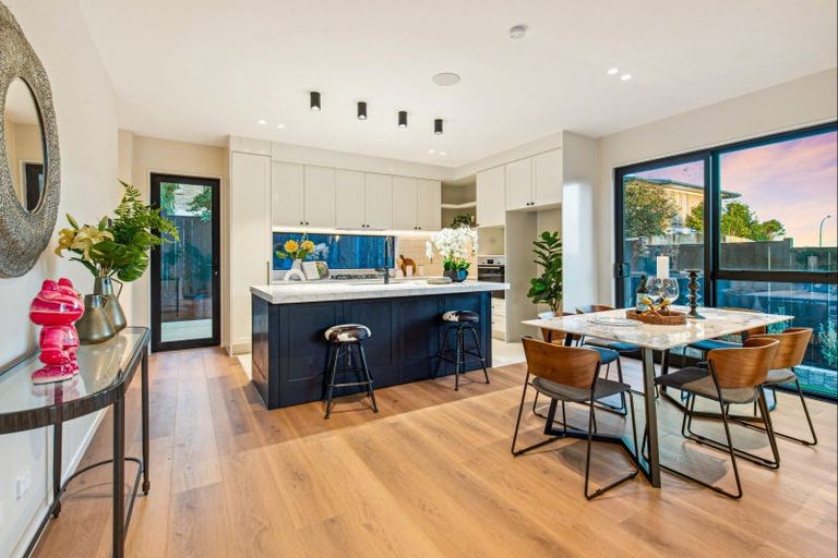 Photo of property in 22c Gulf Crest, Bucklands Beach, Auckland, 2012