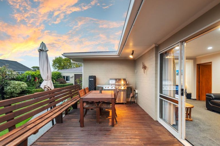 Photo of property in 123 Queenspark Drive, Parklands, Christchurch, 8083