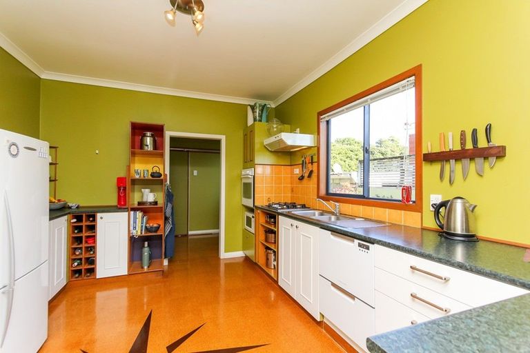 Photo of property in 20 Ngaio Street, Strandon, New Plymouth, 4312