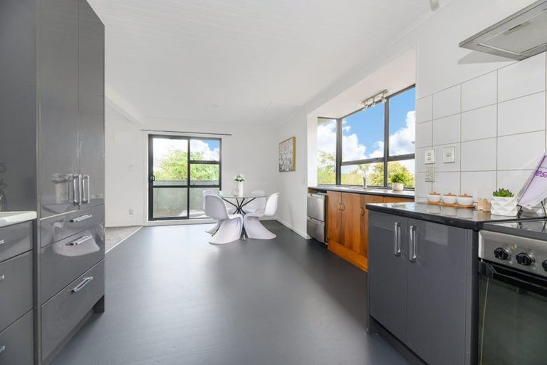 Photo of property in 276 Sturges Road, Henderson, Auckland, 0612