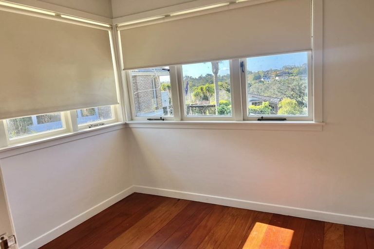 Photo of property in 31 Onewa Road, Northcote, Auckland, 0627