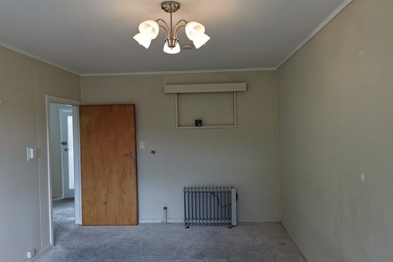 Photo of property in 88 Newlands Road, Newlands, Wellington, 6037