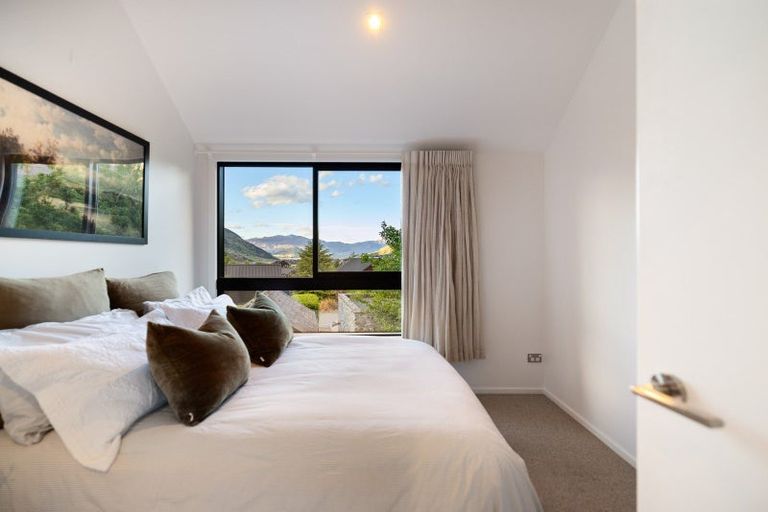 Photo of property in 12 Arran Lane, Jacks Point, Queenstown, 9371
