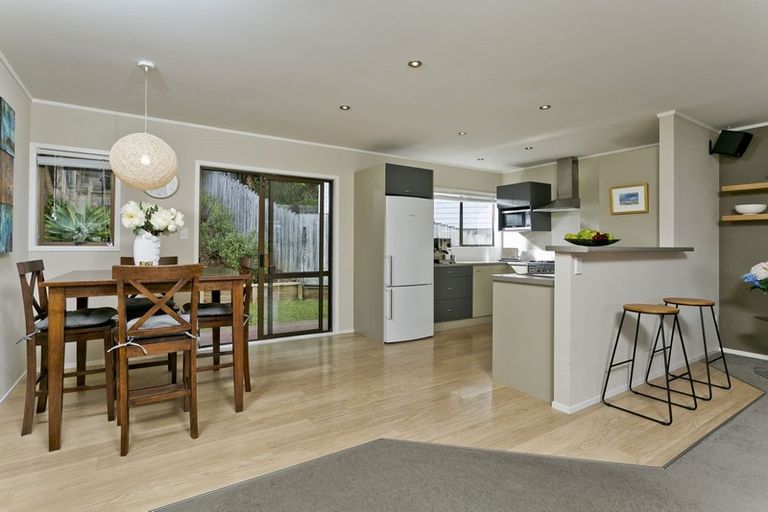 Photo of property in 11 Squirrel Lane, Browns Bay, Auckland, 0630