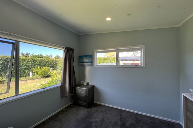 Photo of property in 11 Ocean View Road, Milford, Auckland, 0620