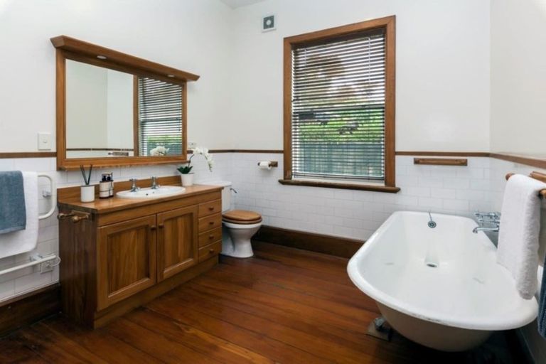 Photo of property in 244 Edgeware Road, Edgeware, Christchurch, 8013