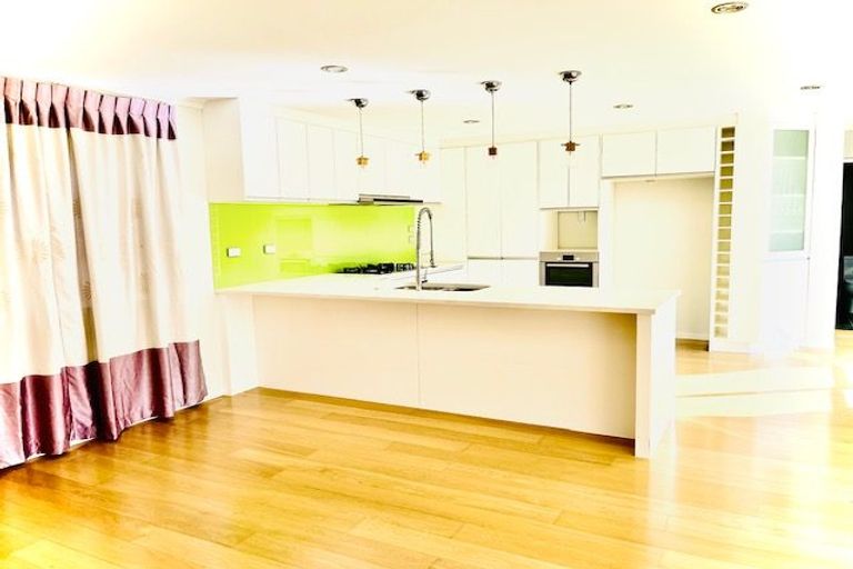 Photo of property in 66a Hutchinsons Road, Bucklands Beach, Auckland, 2014