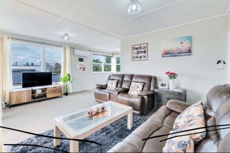 Photo of property in 20 Riserra Drive, Ranui, Auckland, 0612