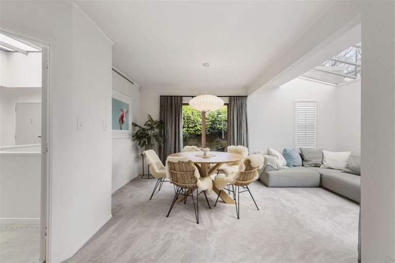 Photo of property in 127 Mellons Bay Road, Mellons Bay, Auckland, 2014