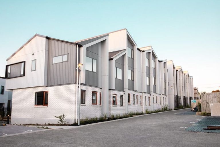 Photo of property in 17 Paetai Lane, Te Atatu Peninsula, 0610