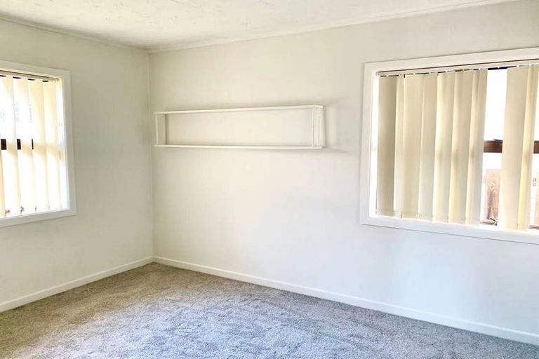 Photo of property in 26 Swanson Road, Henderson, Auckland, 0610