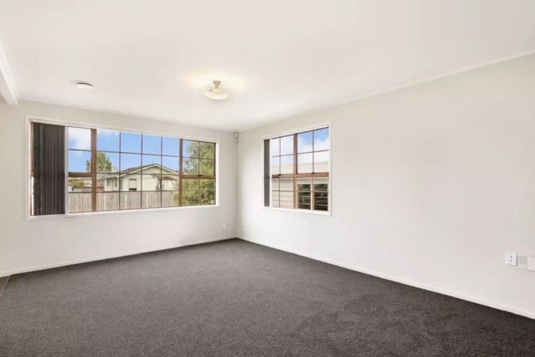 Photo of property in 14 Heathdale Crescent, Papakura, 2110