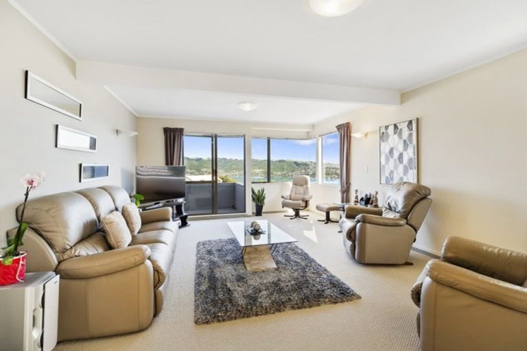 Photo of property in 8 Dornoch Place, Papakowhai, Porirua, 5024