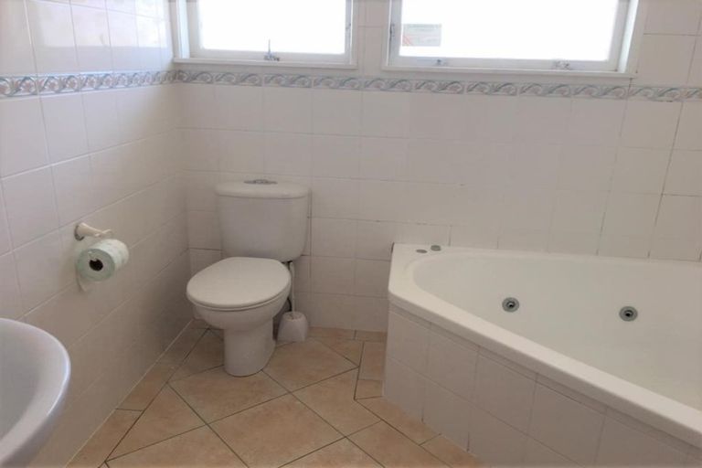 Photo of property in 95 College Road, Northcote, Auckland, 0627