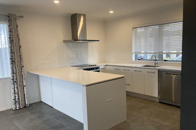 Photo of property in 37 Mettam Drive, Swanson, Auckland, 0614
