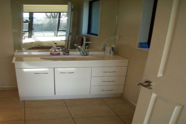 Photo of property in 15 Harrys Way, Redwood, Christchurch, 8051