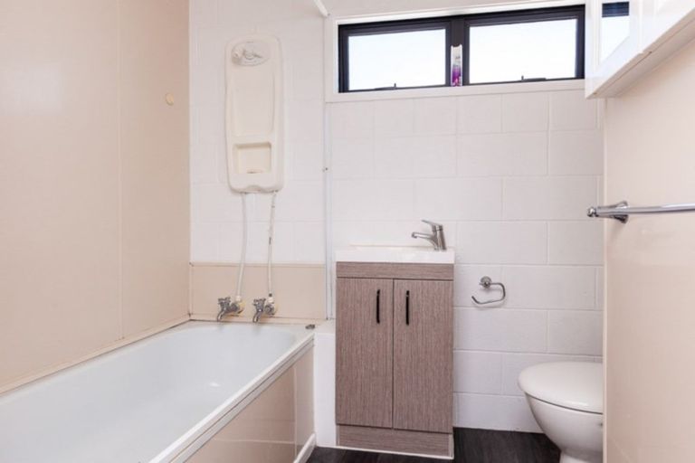 Photo of property in 12 Evelyn Place, Welbourn, New Plymouth, 4310