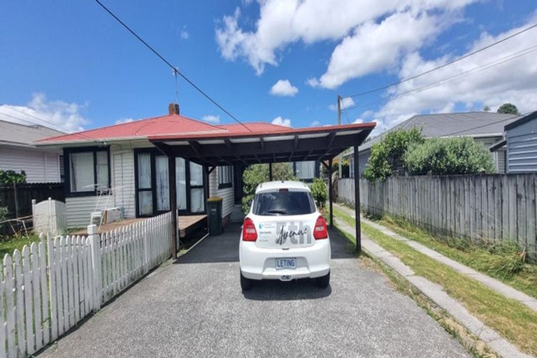 Photo of property in 1/49 Larnoch Road, Henderson, Auckland, 0610