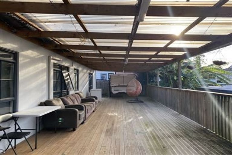 Photo of property in 15a Kiernan Place, Kelston, Auckland, 0602