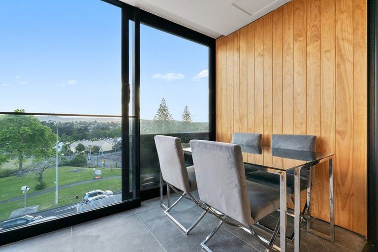 Photo of property in 301/1 Buscomb Avenue, Henderson, Auckland, 0610