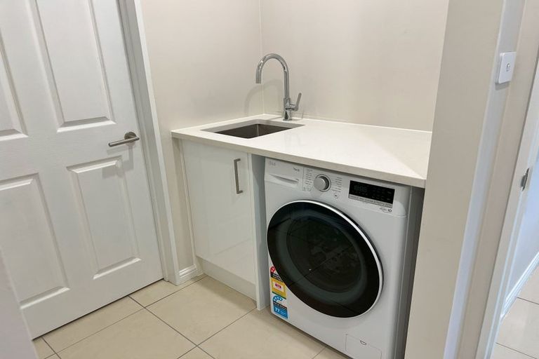 Photo of property in 88 San Marino Drive West, Henderson, Auckland, 0612