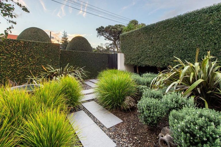 Photo of property in 19 Muritai Road, Milford, Auckland, 0620