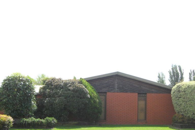 Photo of property in 22 Regency Crescent, Redwood, Christchurch, 8051