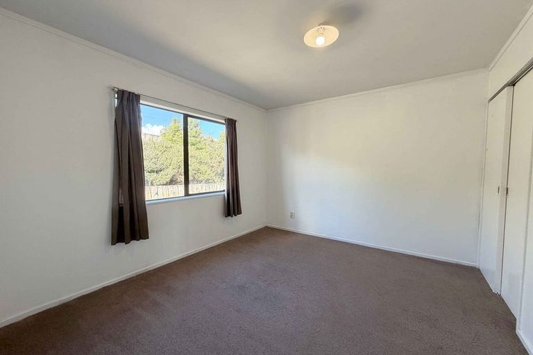 Photo of property in 2/20 Eulogy Place, Randwick Park, Auckland, 2105