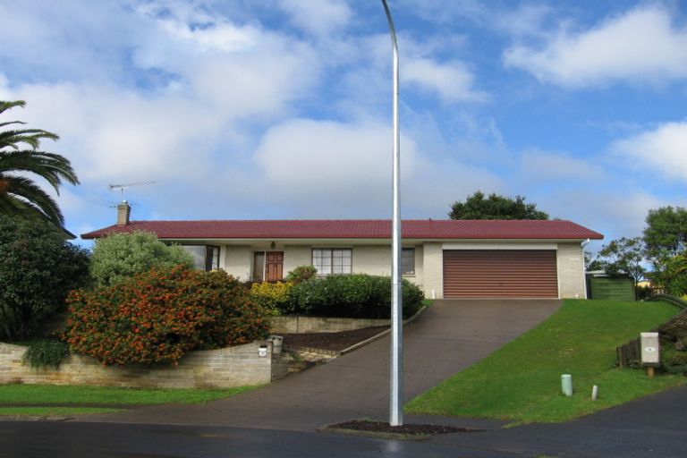 Photo of property in 12 Aries Place, Shelly Park, Auckland, 2014