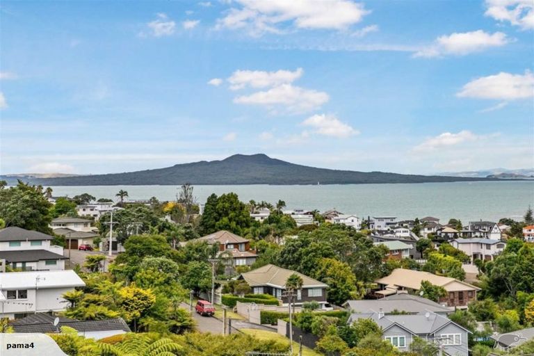 Photo of property in 3/1a Castor Bay Road, Castor Bay, Auckland, 0620