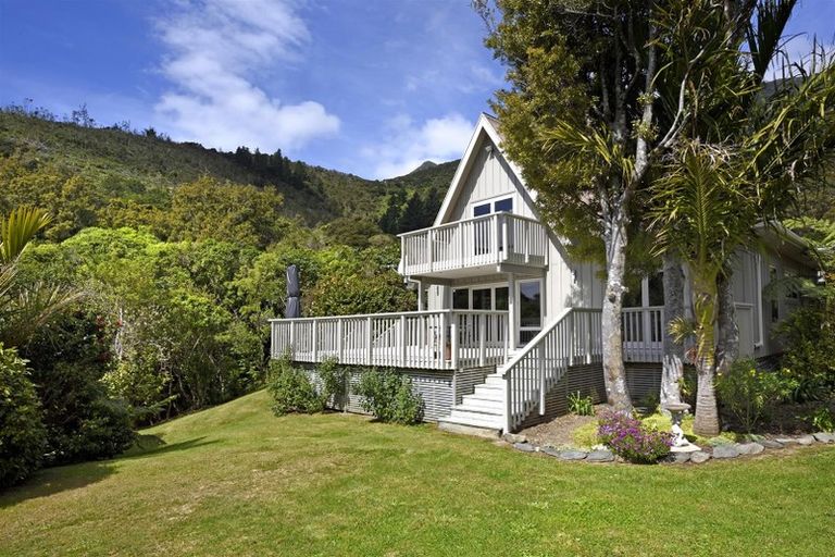 Photo of property in 2341 Croisilles-french Pass Road, Okiwi Bay, 7193