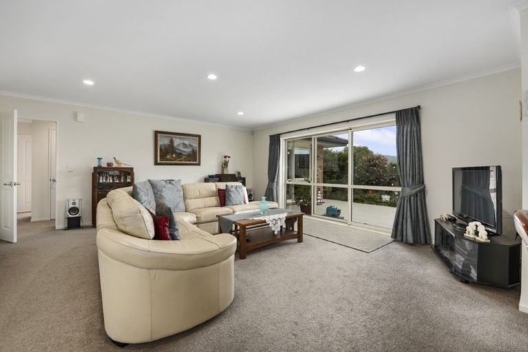 Photo of property in 32 Sunstone Crescent, Brown Owl, Upper Hutt, 5018