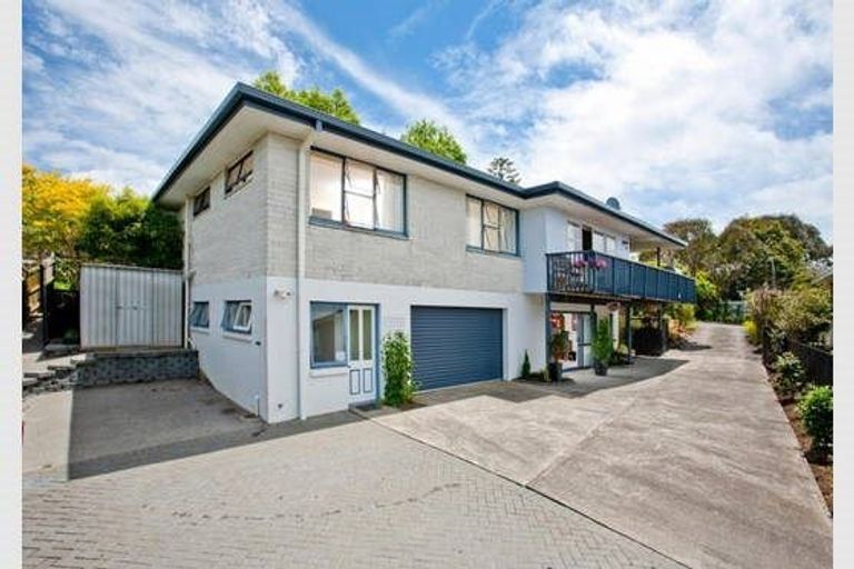 Photo of property in 1 Hume Drive, Hillcrest, Auckland, 0627