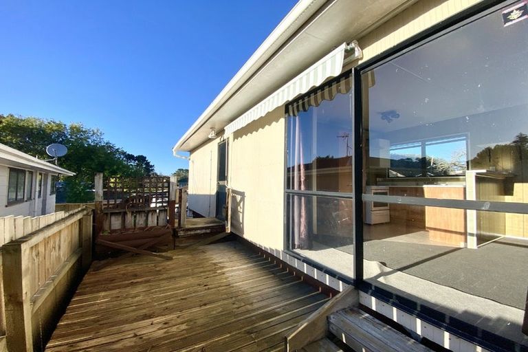 Photo of property in 14 Woodman Place, West Harbour, Auckland, 0618