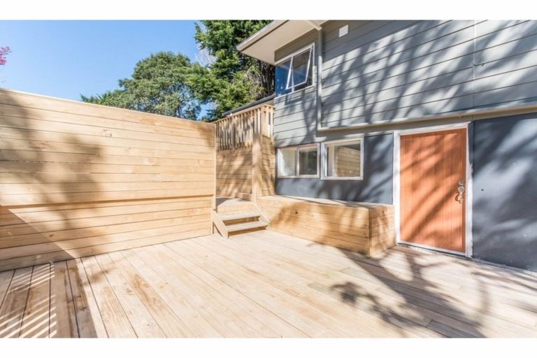 Photo of property in 104 Sunnyside Road, Sunnyvale, Auckland, 0612