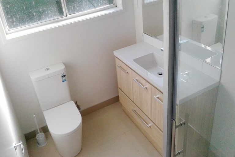 Photo of property in 2/14 Heron Place, Pakuranga Heights, Auckland, 2010