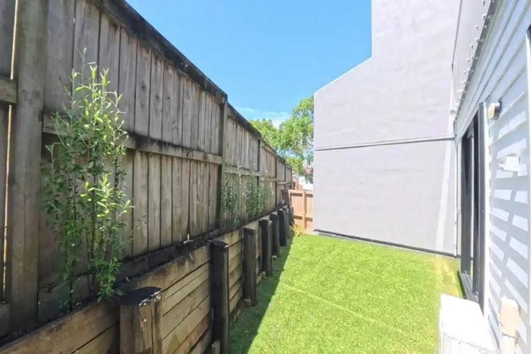 Photo of property in 7c Titirangi Road, New Lynn, Auckland, 0600