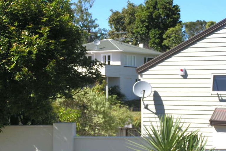 Photo of property in 3/4 Council Terrace, Northcote Point, Auckland, 0627