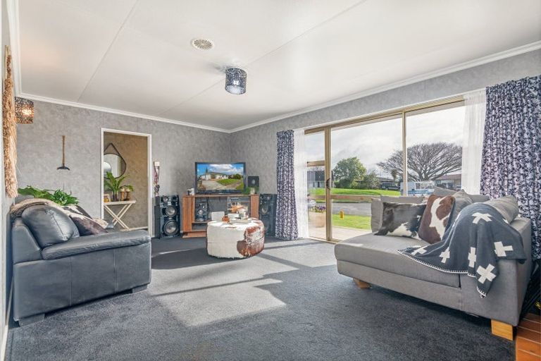 Photo of property in 124 Benmore Avenue, Cloverlea, Palmerston North, 4412