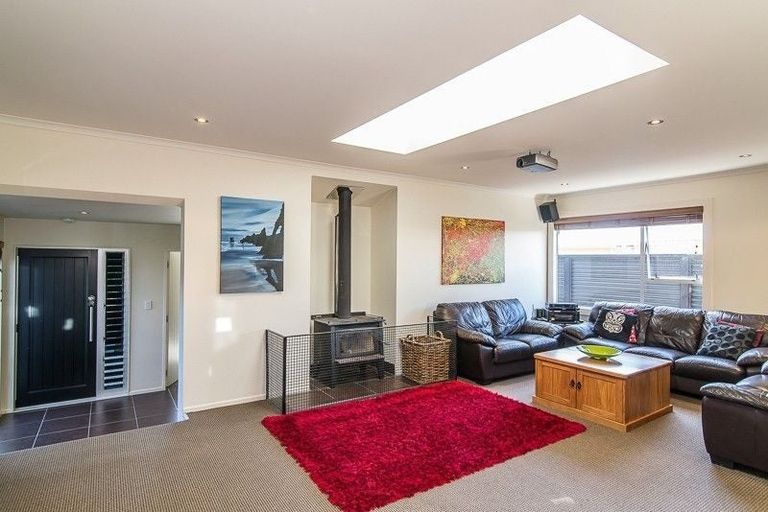 Photo of property in 32 Kapanui Road, Waikanae, 5036