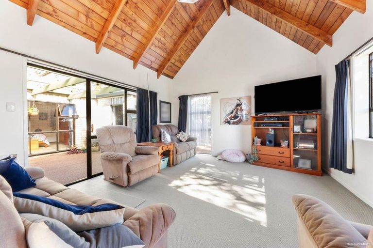 Photo of property in 102 Marina View Drive, West Harbour, Auckland, 0618