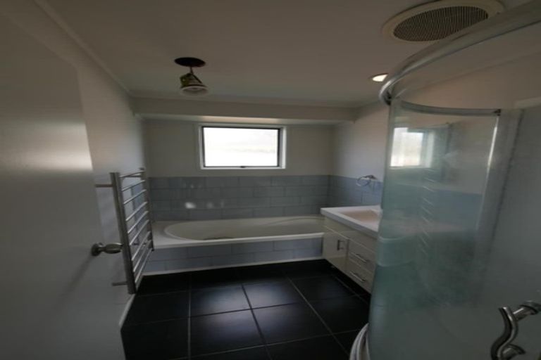 Photo of property in 313 Roscommon Road, Clendon Park, Auckland, 2103